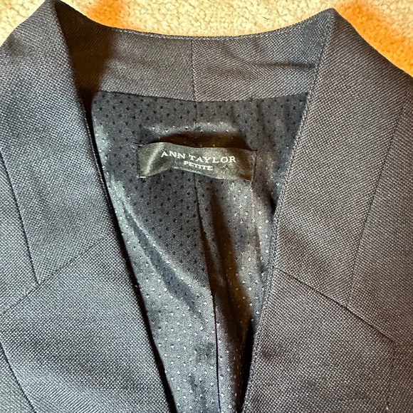 Ann Taylor cropped lined navy blue blazer 0P - Picture 2 of 7